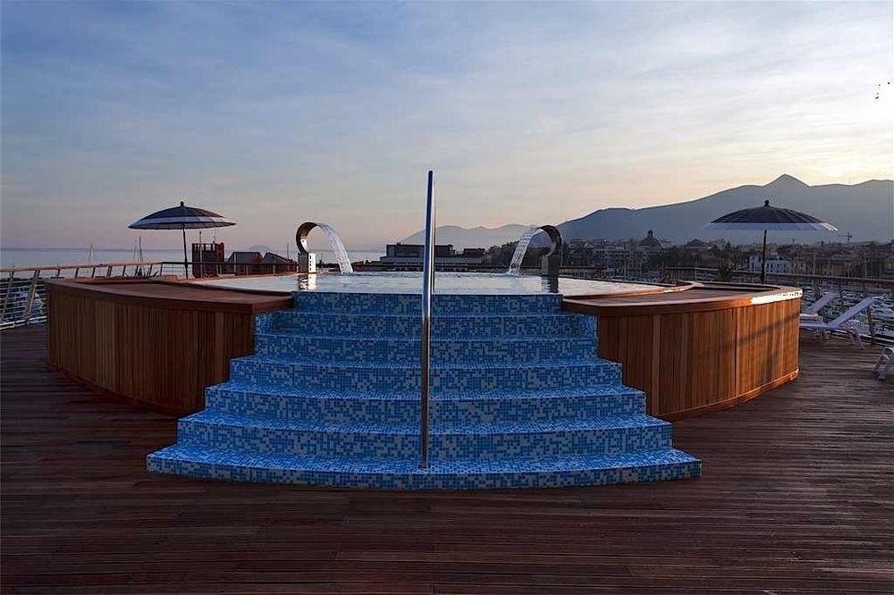 Yacht Club Marina Di Loano Hotel Екстериор снимка