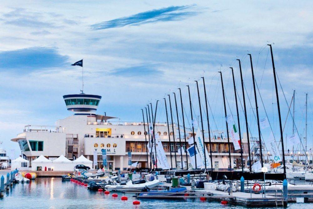 Yacht Club Marina Di Loano Hotel Екстериор снимка
