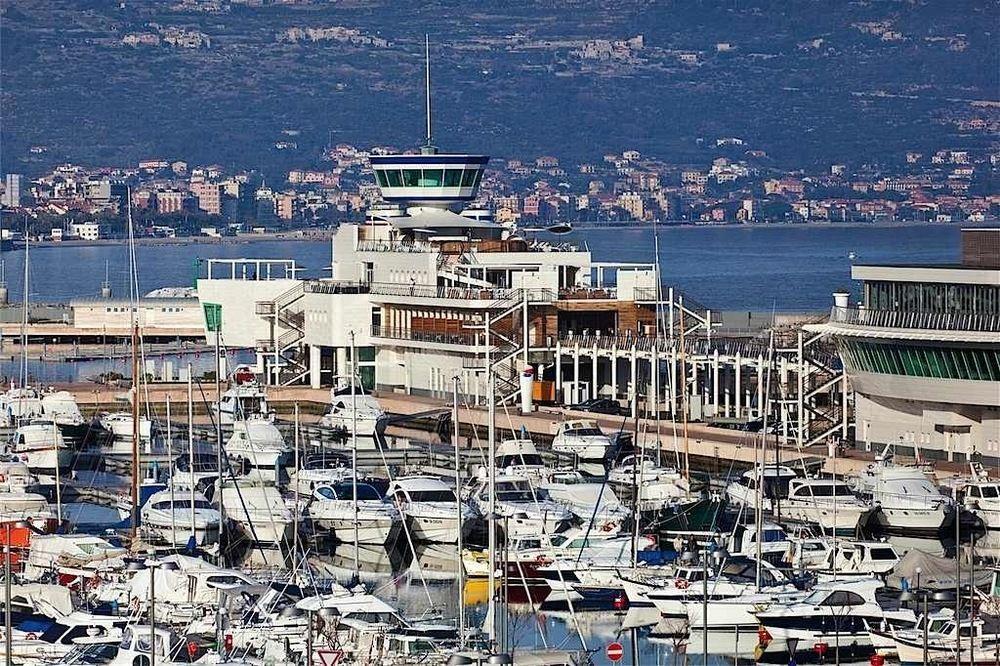 Yacht Club Marina Di Loano Hotel Екстериор снимка