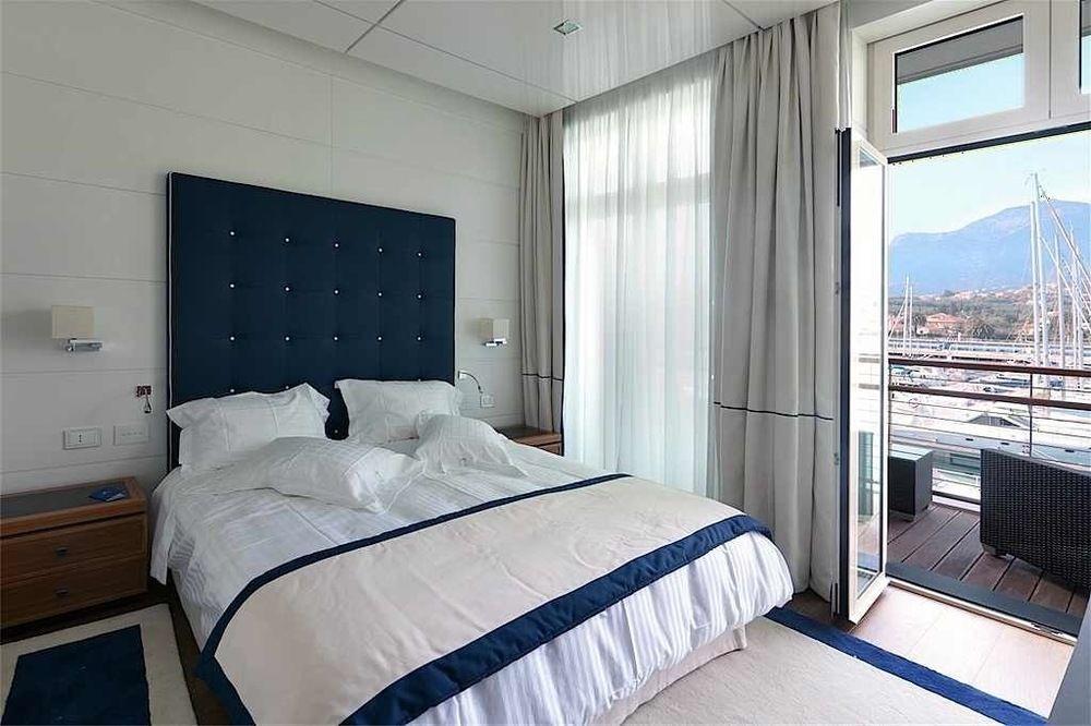 Yacht Club Marina Di Loano Hotel Екстериор снимка