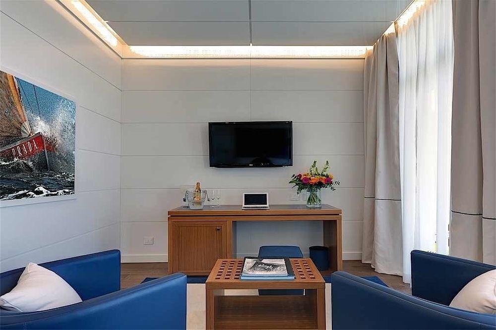 Yacht Club Marina Di Loano Hotel Екстериор снимка