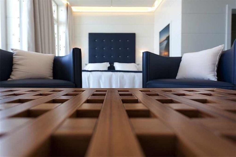 Yacht Club Marina Di Loano Hotel Екстериор снимка