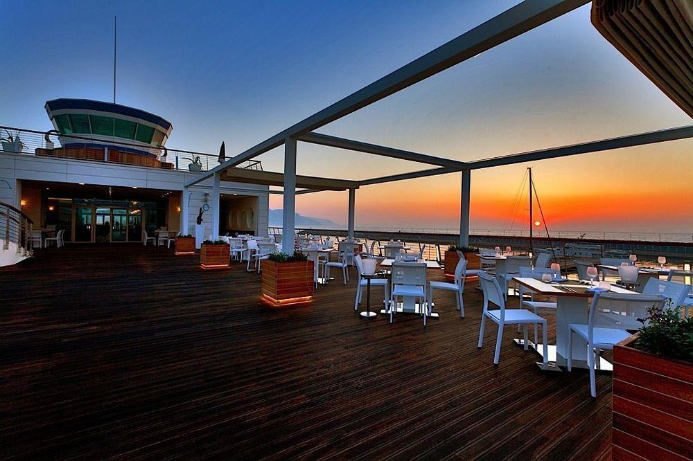 Yacht Club Marina Di Loano Hotel Екстериор снимка