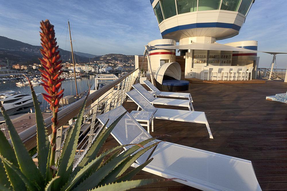 Yacht Club Marina Di Loano Hotel Екстериор снимка