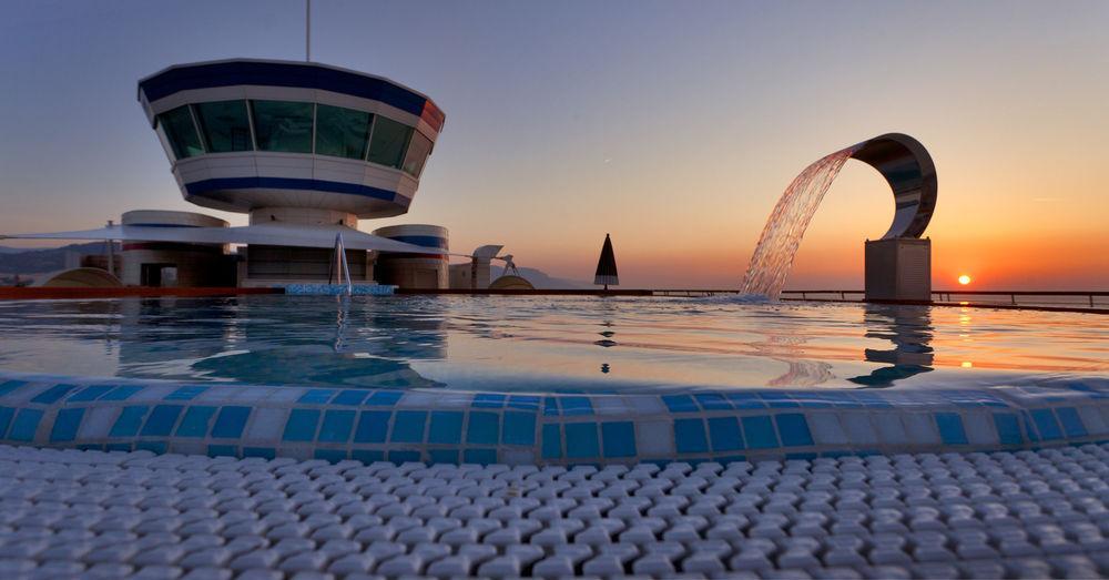 Yacht Club Marina Di Loano Hotel Екстериор снимка