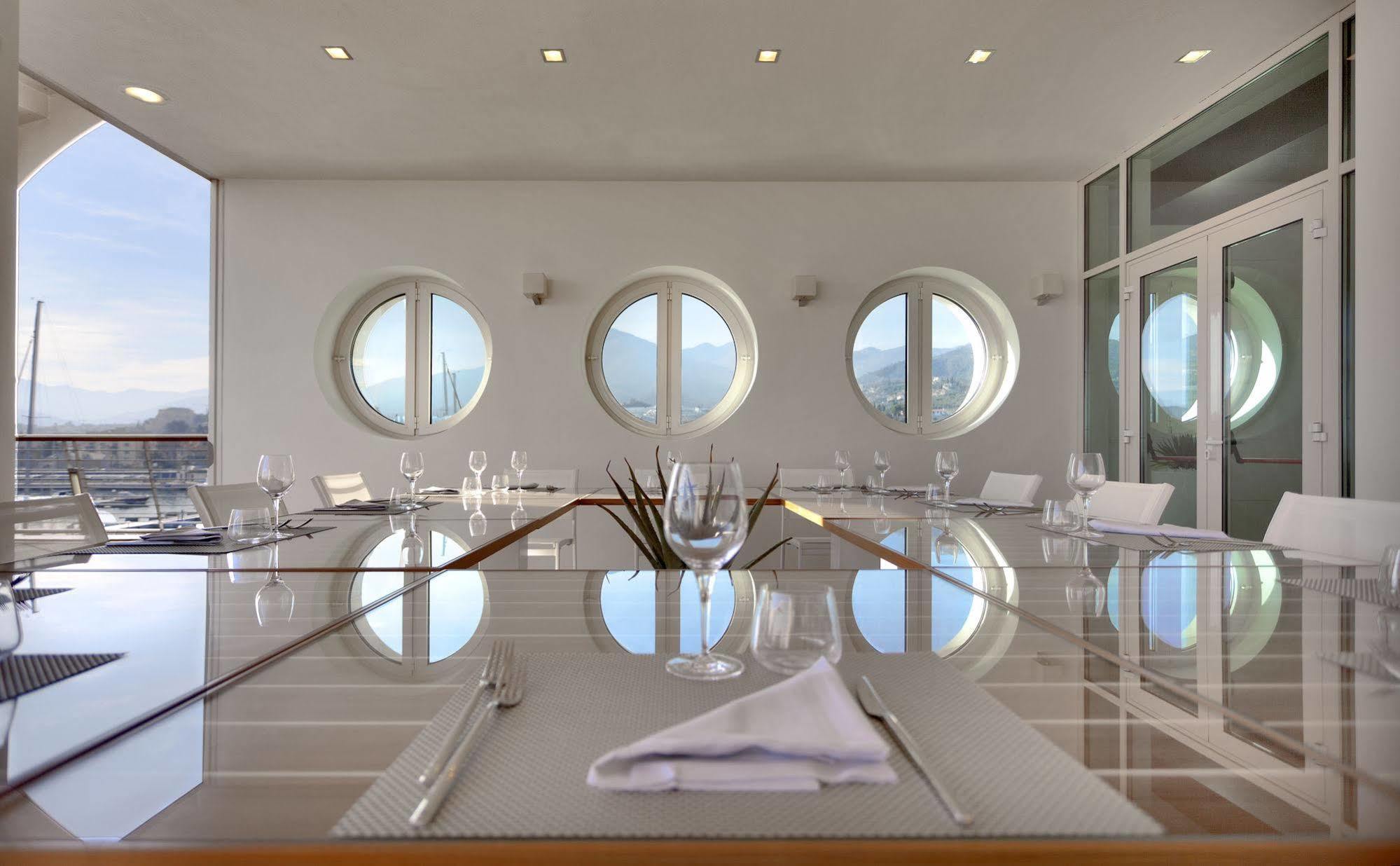 Yacht Club Marina Di Loano Hotel Екстериор снимка
