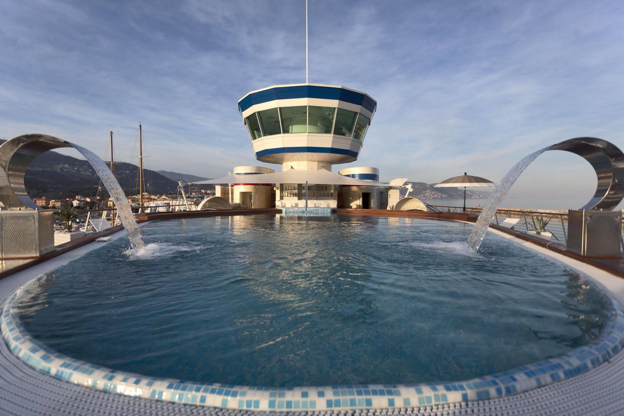 Yacht Club Marina Di Loano Hotel Екстериор снимка