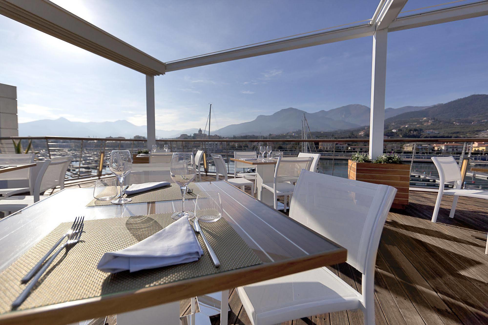Yacht Club Marina Di Loano Hotel Екстериор снимка