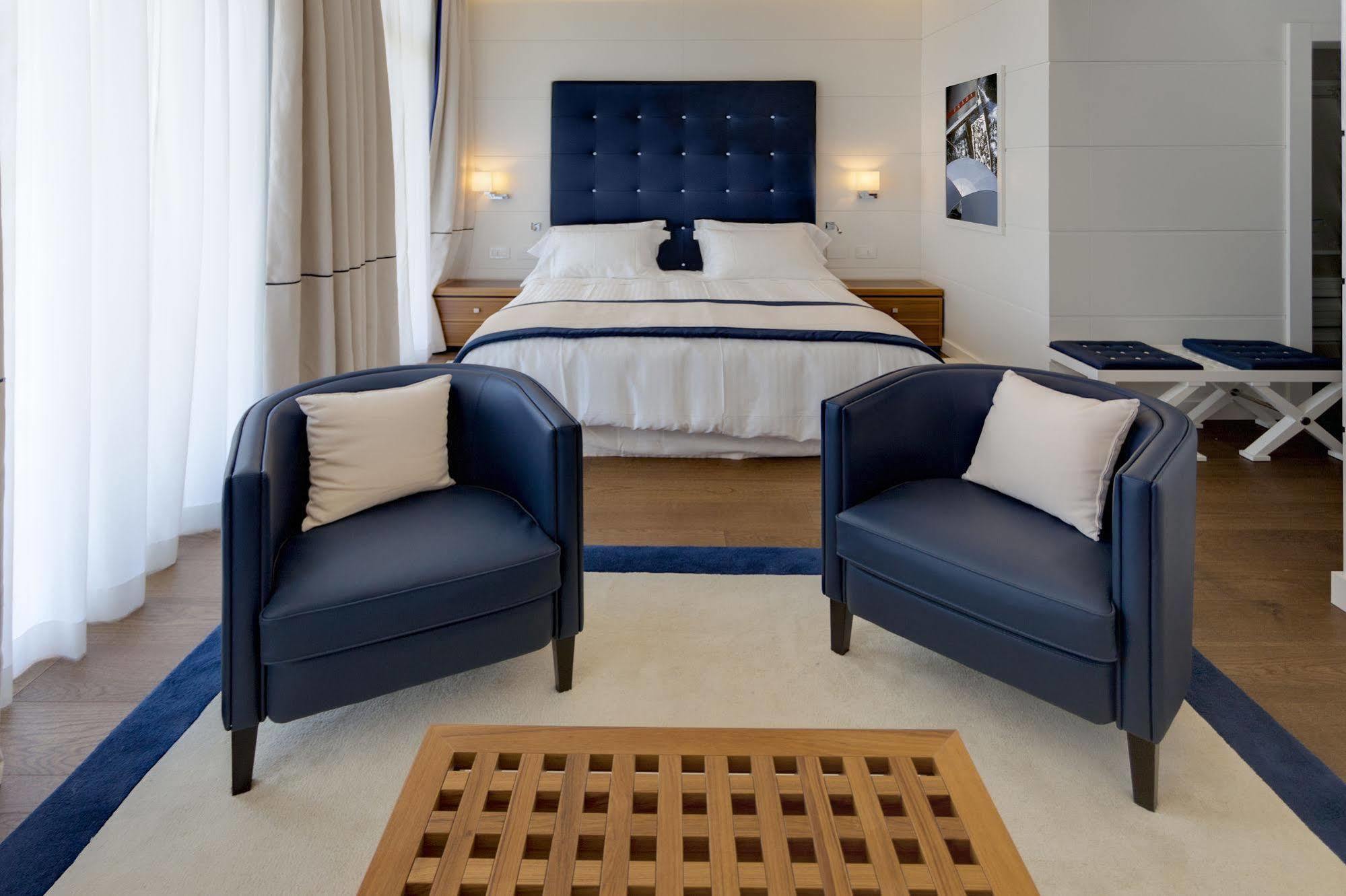 Yacht Club Marina Di Loano Hotel Екстериор снимка