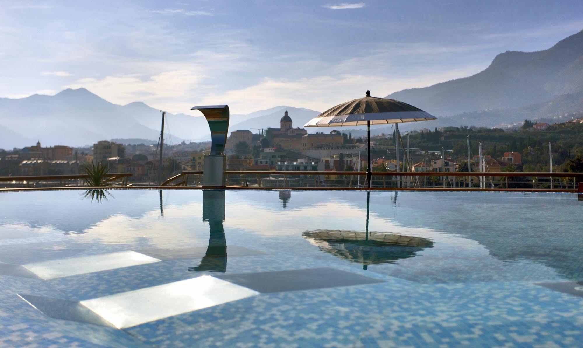 Yacht Club Marina Di Loano Hotel Екстериор снимка