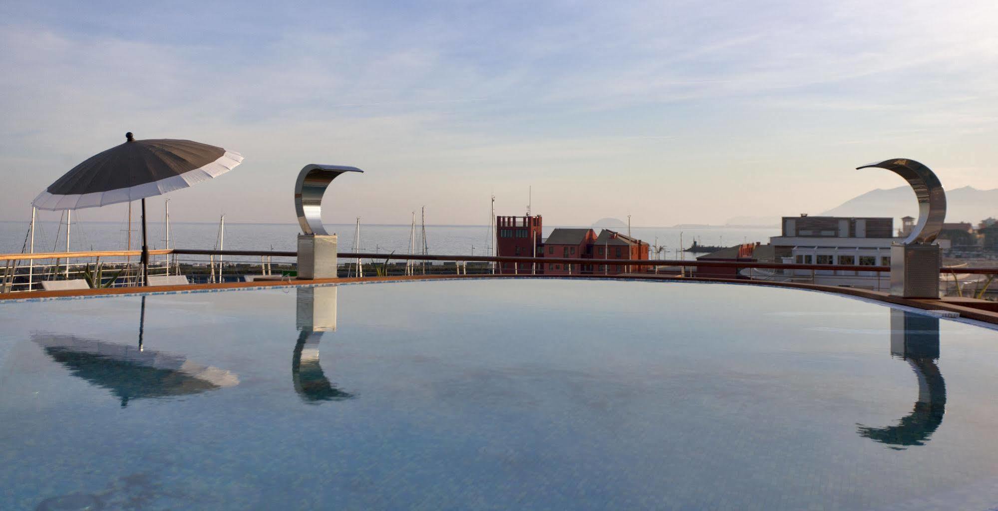 Yacht Club Marina Di Loano Hotel Екстериор снимка