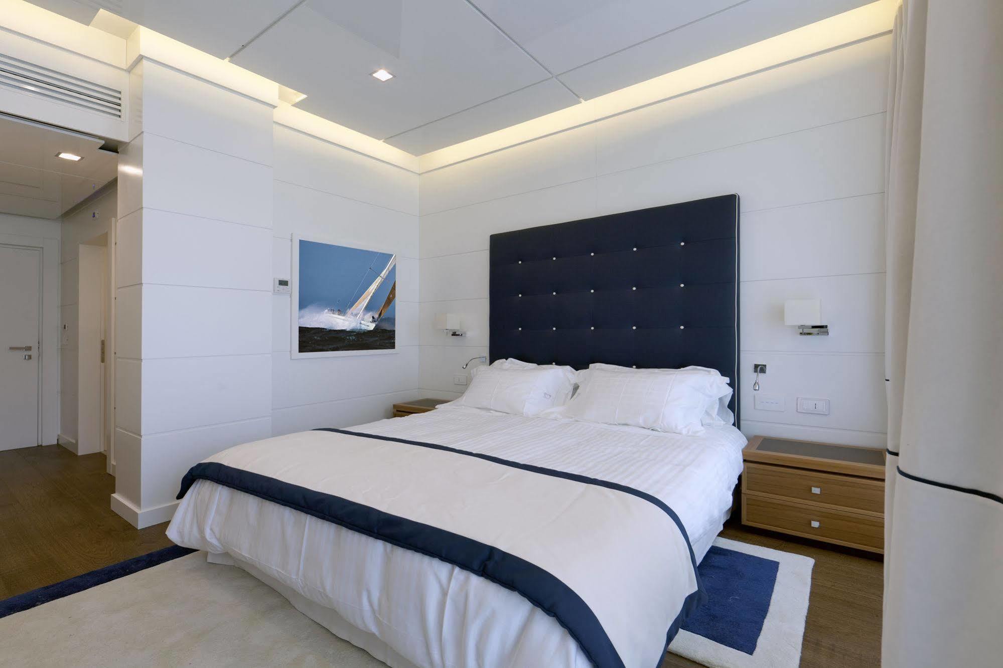 Yacht Club Marina Di Loano Hotel Екстериор снимка