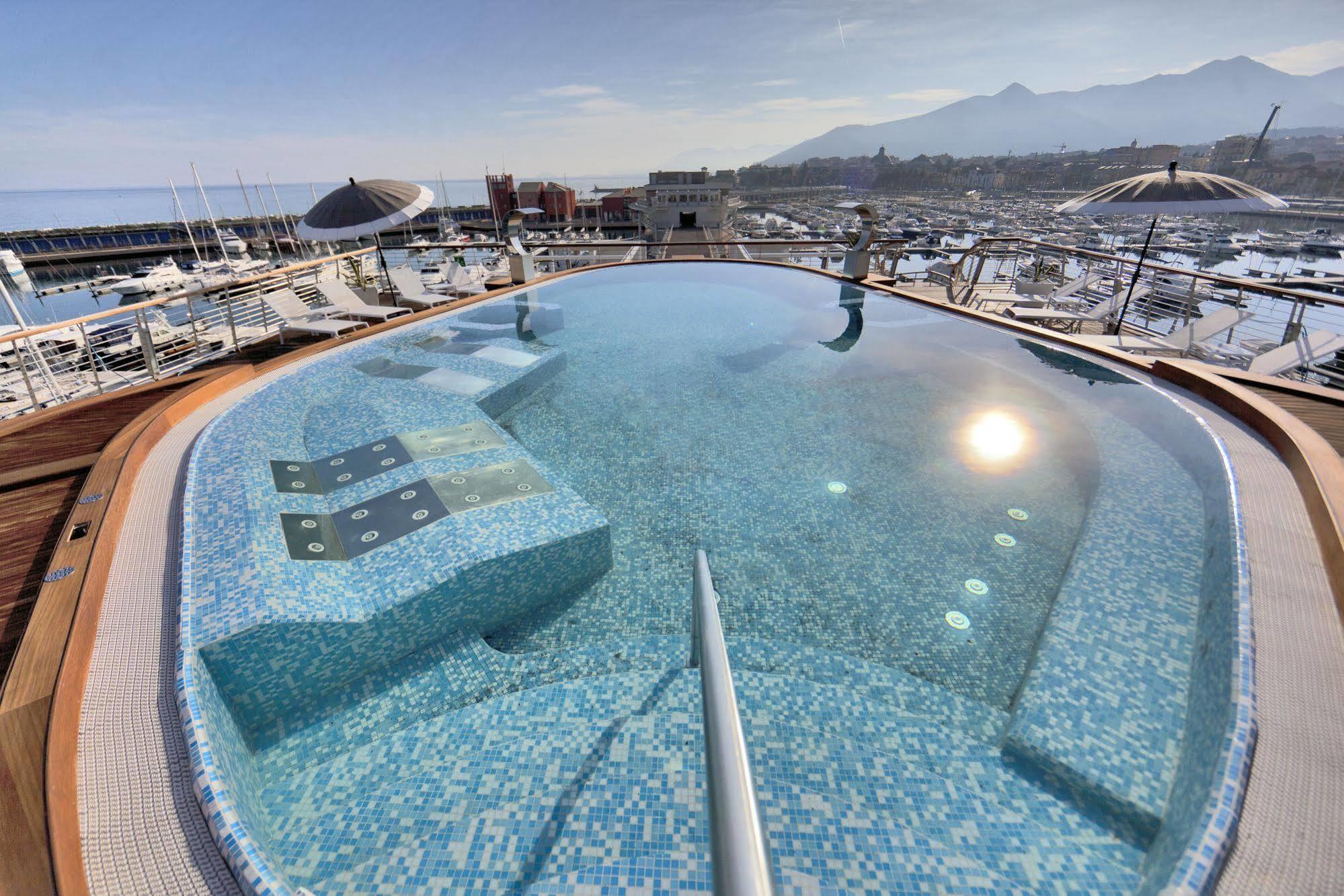 Yacht Club Marina Di Loano Hotel Екстериор снимка