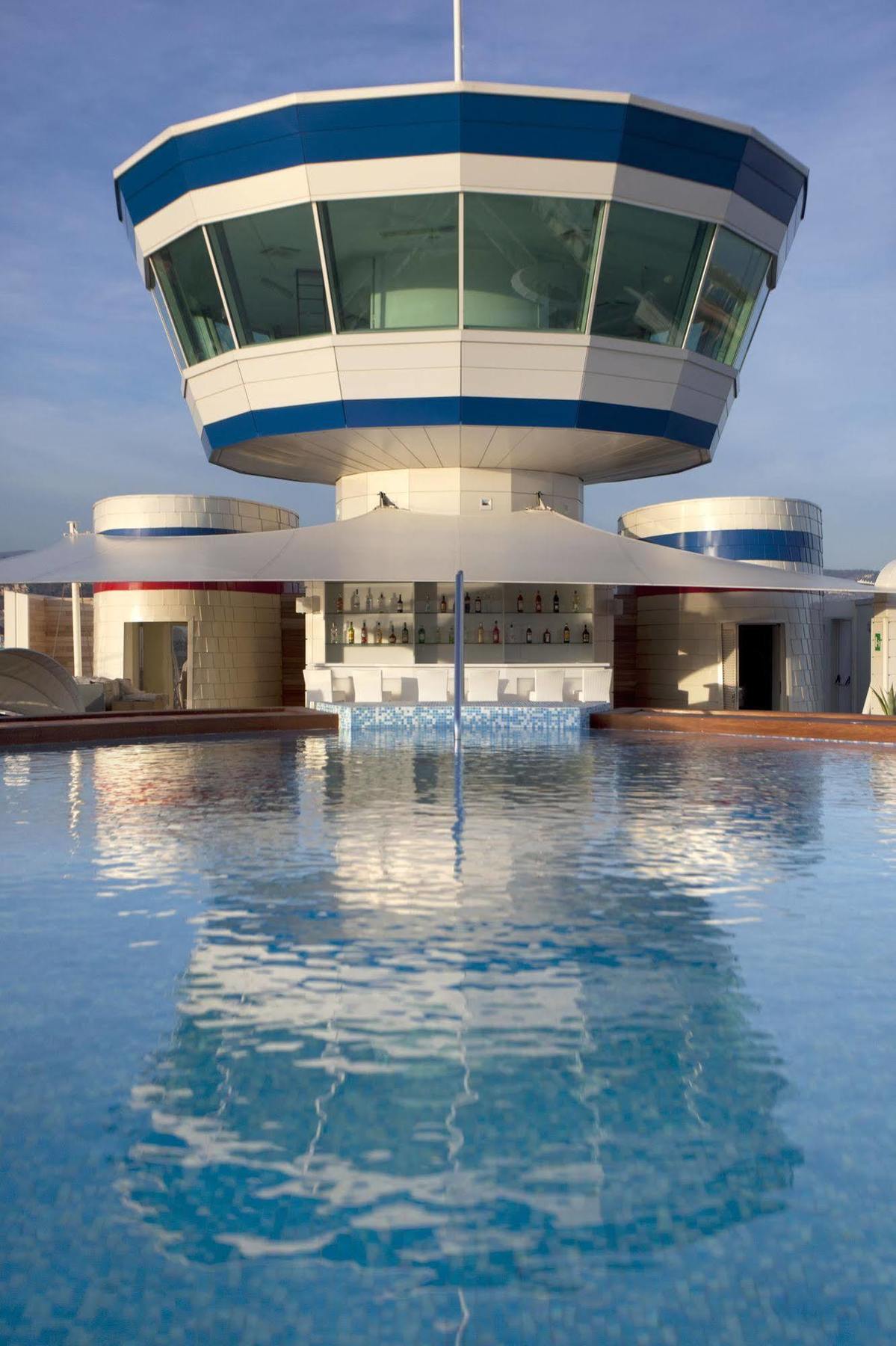 Yacht Club Marina Di Loano Hotel Екстериор снимка