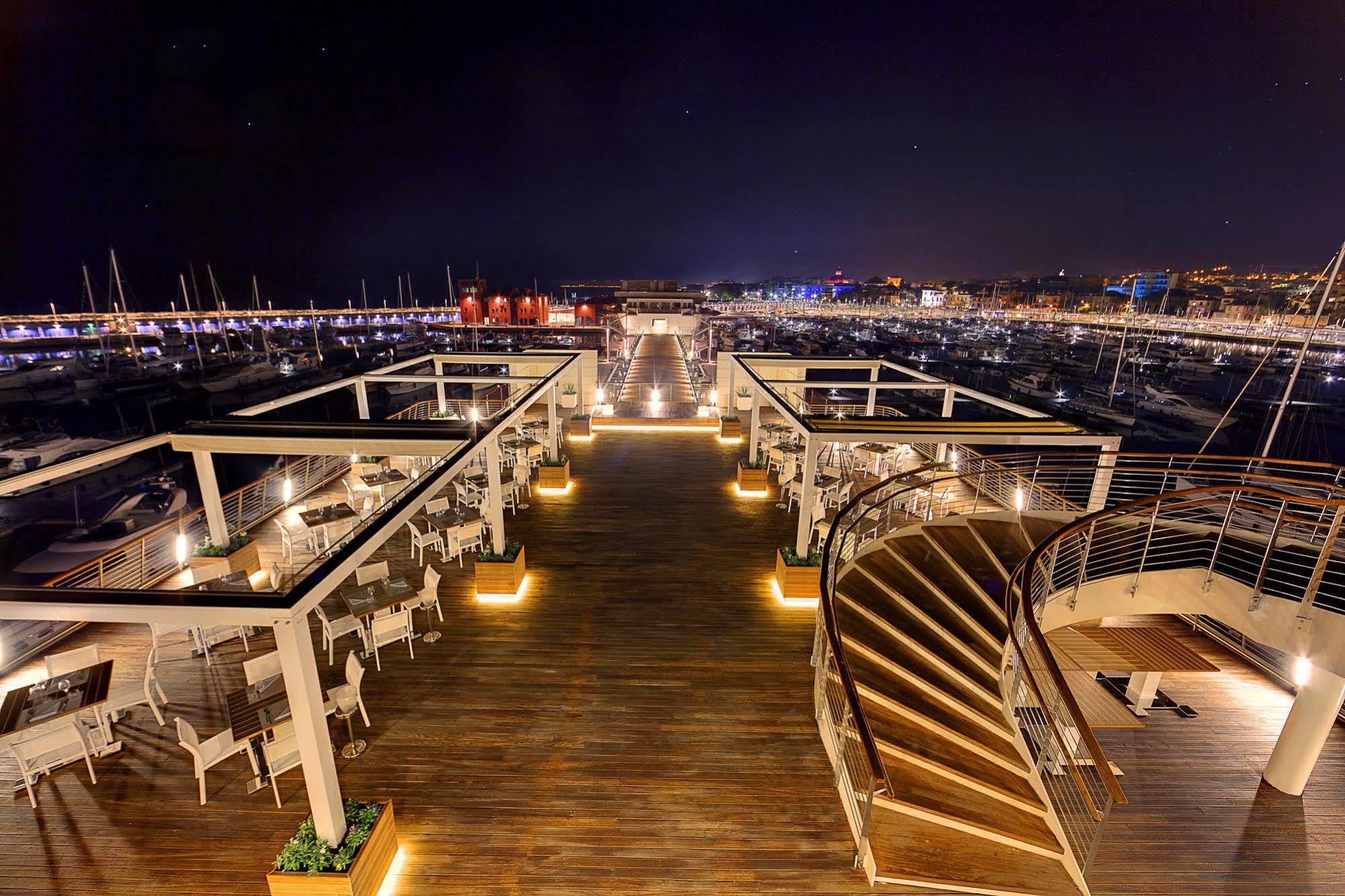 Yacht Club Marina Di Loano Hotel Екстериор снимка