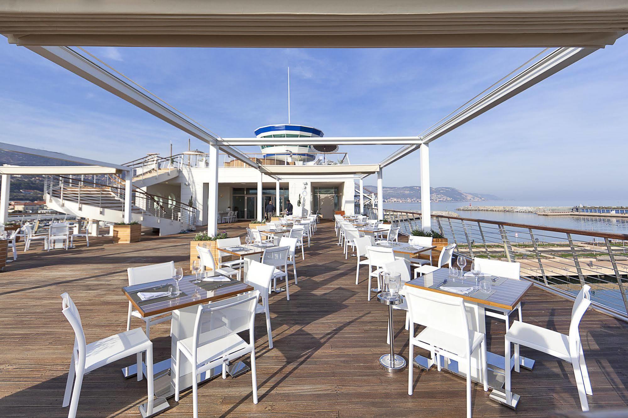 Yacht Club Marina Di Loano Hotel Екстериор снимка